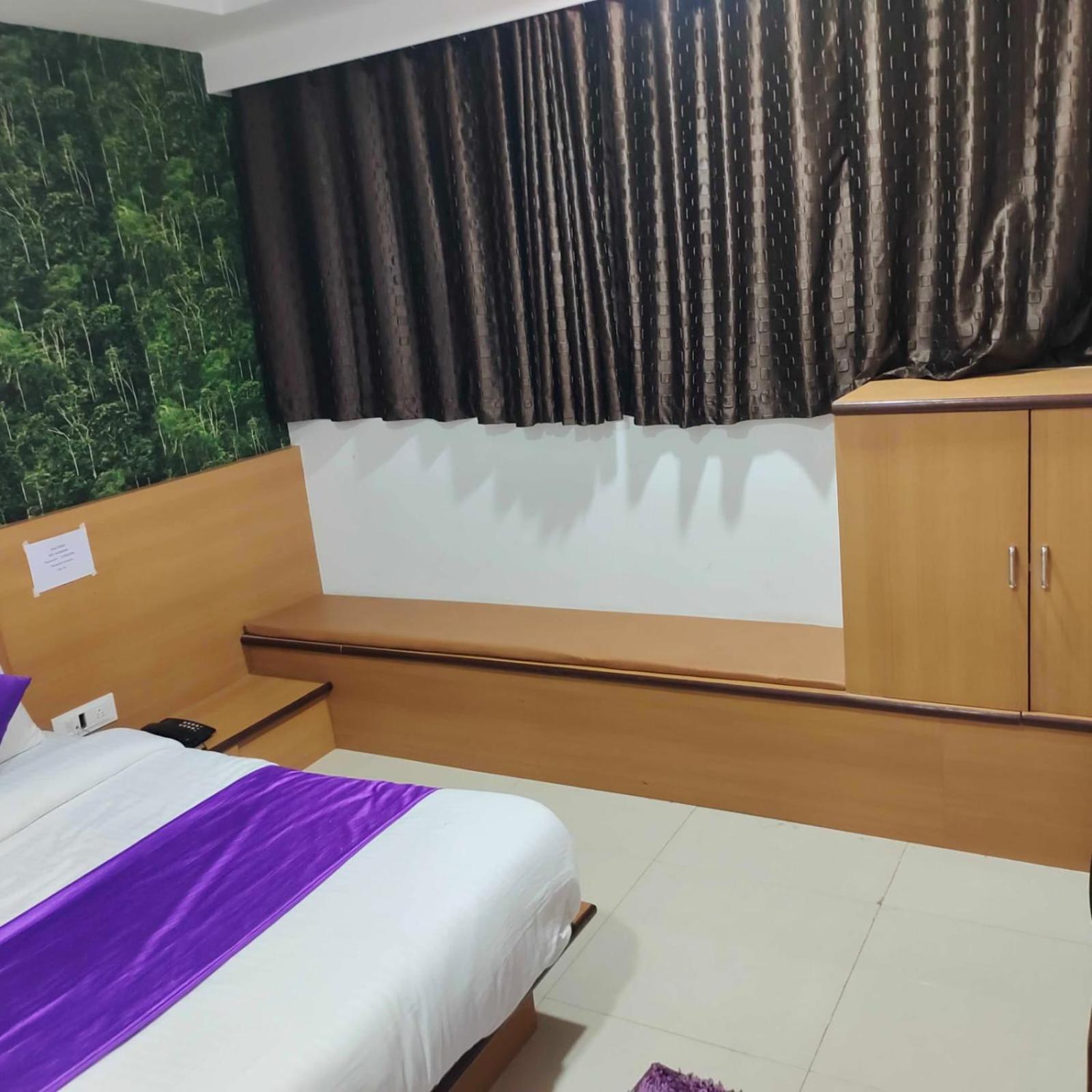 Hotel Globle Vadodara Luaran gambar
